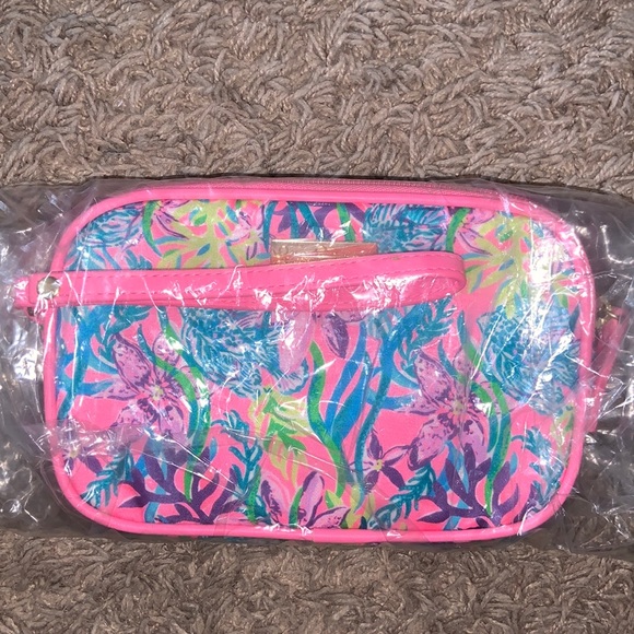 Lilly Pulitzer Handbags - NWT Lilly Pulitzer Gillie Wristlet Bonaire Pink Party All The Tide